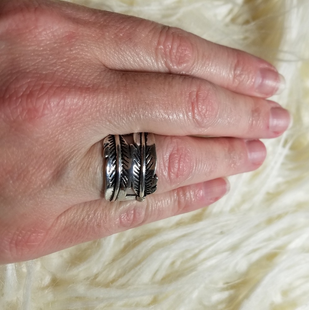 Ring silver feathers stretchy band